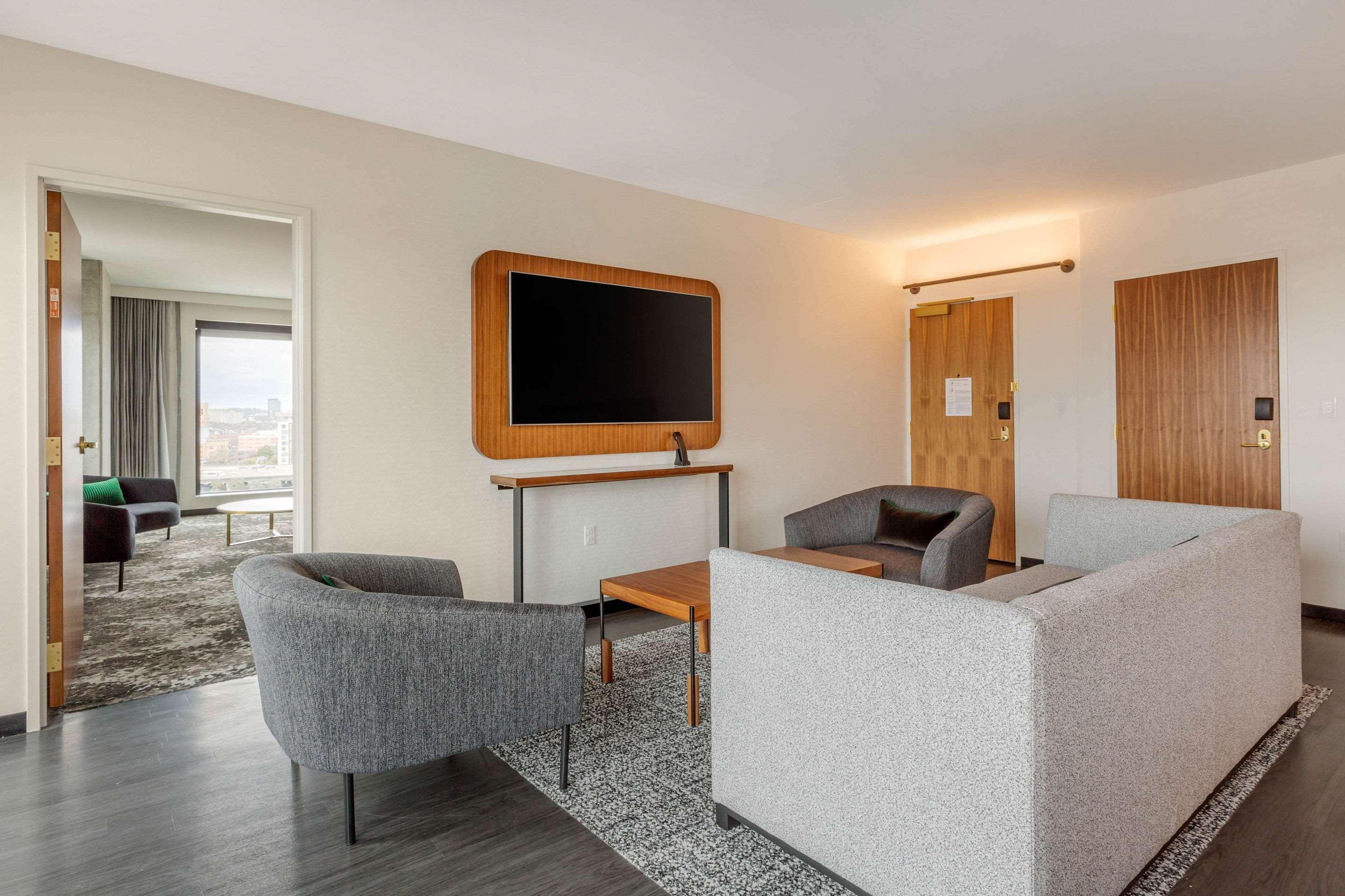 Cambria Hotel Boston Downtown - Seaport Extérieur photo