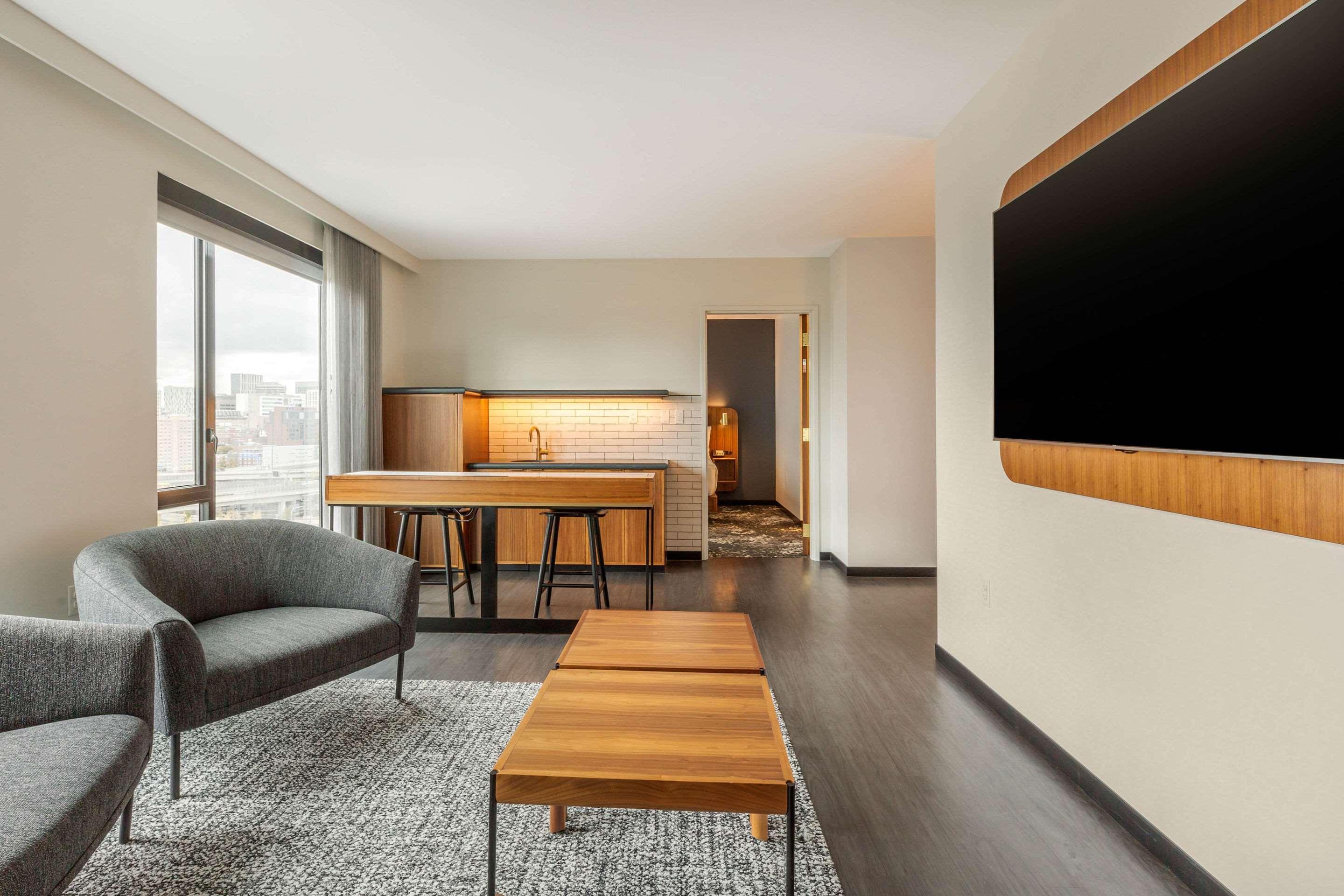 Cambria Hotel Boston Downtown - Seaport Extérieur photo