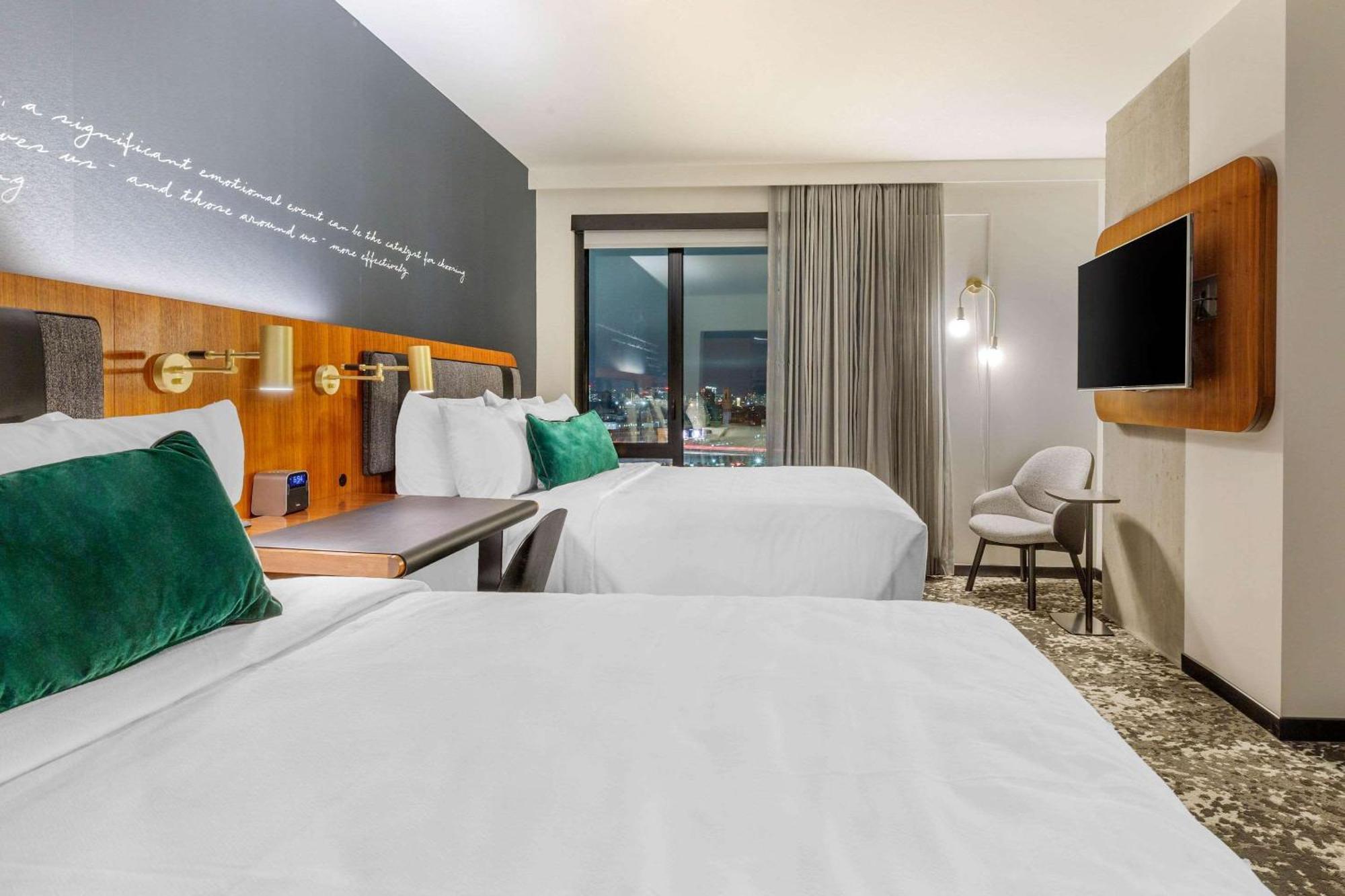Cambria Hotel Boston Downtown - Seaport Extérieur photo