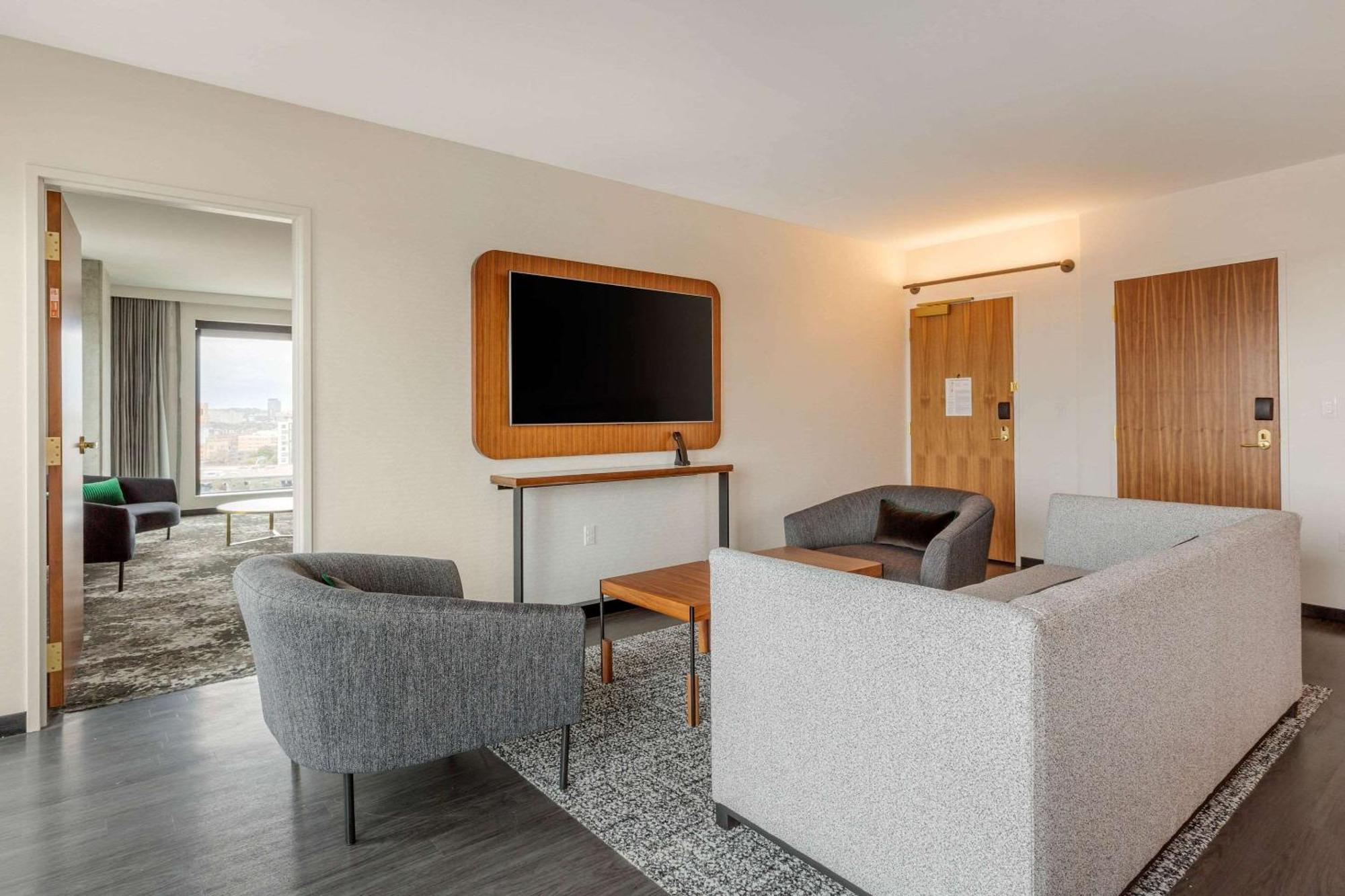 Cambria Hotel Boston Downtown - Seaport Extérieur photo