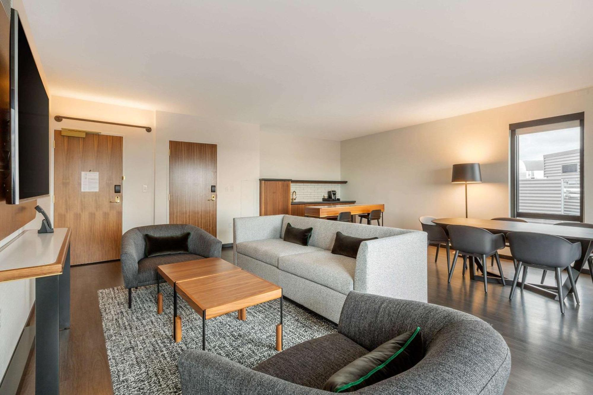 Cambria Hotel Boston Downtown - Seaport Extérieur photo