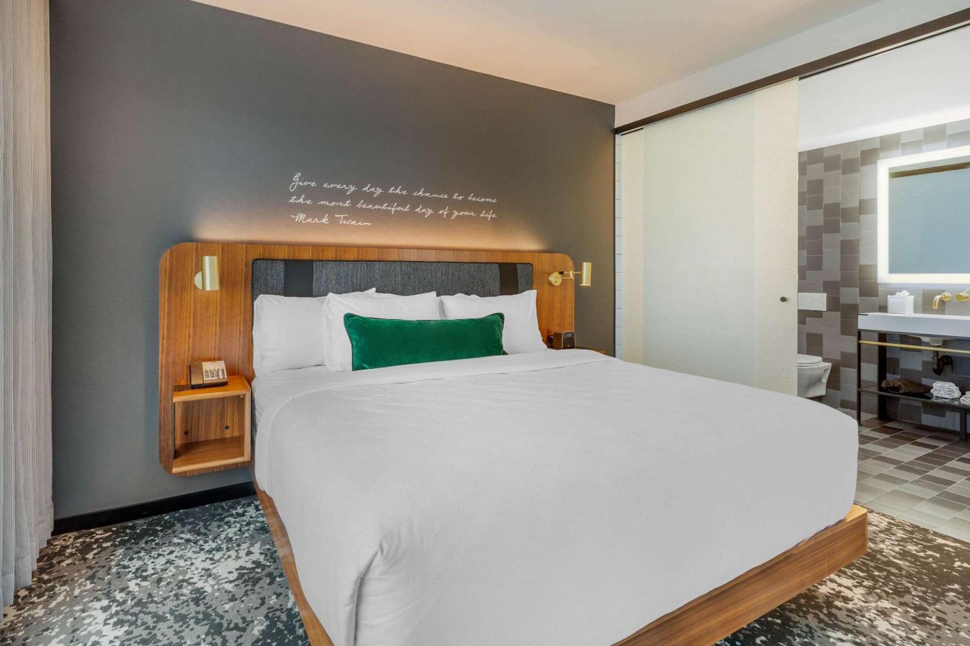 Cambria Hotel Boston Downtown - Seaport Extérieur photo